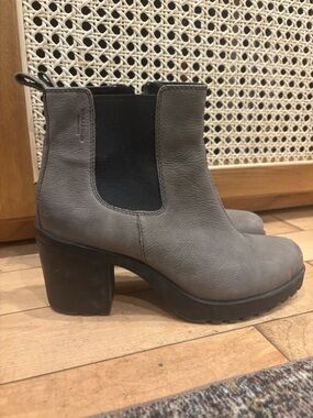 Vagabond Gray Leather Chelsea Block Heel Ankle Boots